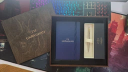 Подарунковий набір: Коробка + Кулькова ручка Parker JOTTER 16 032 + Блокнот Axent Partner I'm Ukrainian синій 8201-02-A-UKR фото від покупців 1
