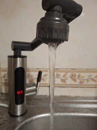 Проточный водонагреватель с мгновенным нагревом воды и LED-дисплеем, кран-бойлер с поворотным изливом 360°, аэратором, режимами «душ» и «струя», смеситель для кухни и ванной с нижним подключением, RY-016-Silver/Black фото от покупателей 3