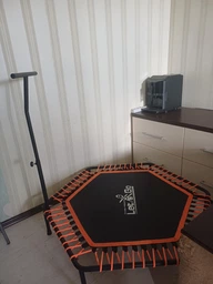 Фитнес батут с ручкой, 50" (127 см) Let'sGo, черный/оранжевый цвет (LG71550) фото от покупателей 1