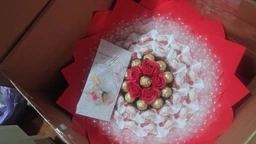 Букет из конфет Raffaello и Ferrero Rocher красный (b28002) фото от покупателей 1