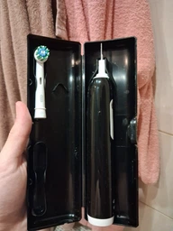 Электрическая зубная щетка Oral-B (Pro1 Black) фото от покупателей 2