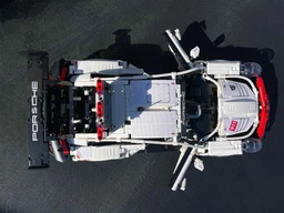 Конструктор автомобіля Porsche 911 RSR на 1580 деталей в масштабі 1:10 з двигуном, LED підсвіткою і пультом дистанційного управління фото від покупців 18