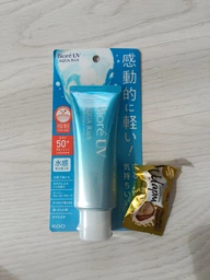 Увлажняющая солнцезащитная эссенция Kao Biore UV Aqua Rich Watery Essence SPF50+ PA++++, 70 ml фото от покупателей 3