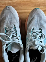 Мужские кроссовки для бега Asics Novablast 5 1011B974-407 44 (10USA/9UK) 28 см Голубые (4571633388521) фото от покупателей 5