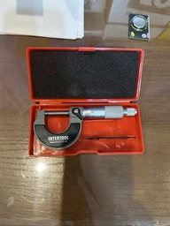 Точный механический микрометр в кейсе INTERTOOL MT-3041 0-25 мм с точностью до 0.01 мм для профессиональных измерений