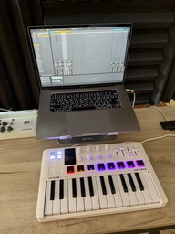 MIDI-клавіатура Arturia MiniLab 3 + Arturia Analog Lab V