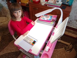 Ергономічний комплект Cubby парта і стілець-трансформери Vanda Pink фото від покупців 4