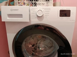 Стиральная машина Indesit фронтальная, 6кг, 1200, A+++, 44.6см, дисплей, пар, инвертор, люк черный, белый фото от покупателей 19