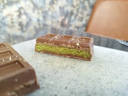Крафтовая дубайская шоколадка с фисташковой пастой и катаифи - Berry_bar 130г