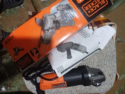Шлифмашина угловая - болгарка сетевая Black&Decker BEG220