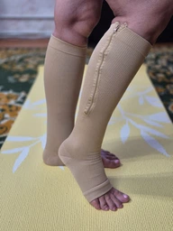 Гольфы для профилактики варикоза компрессионные эластичные Zip Sox, утягивающие гольфы для снятия усталости и отеков ног с молнией, размер S/M, 2 шт в комплекте Бежевые, ZSG-150-S/M-Beige фото от покупателей 8