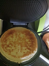Вафельница электрическая с антипригарным покрытием с конусом для мороженого RАF R.2223 1000 Вт Черная