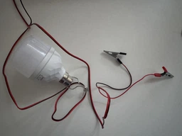 Светодиодная LED лампа 12V 15W лампочка кемпинговая на проводе 2м с зажимами (крокодилами), выключателем и металлическим крючком для подвешивания, холодный белый