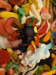 Подарочный мармеладный бокс Trolli 1 кг - желейные конфеты ассорти в крафтовой коробке