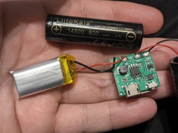 Ліхтар ручний акумуляторний 2E PYB6010BI micro-USB 500 мАг 1000 лм 3 режими фото від покупців 6