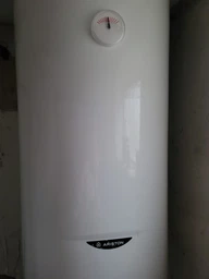 Бойлер Ariston SG1 50 V EU, 50л, 1,5кВт фото від покупців 17