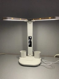 Светодиодная настольная лампа трансформер на аккумуляторе с дисплеем 12в1 Tech Lamp - многофункциональная с двойным источником света, календарем, термометром и держателем для ручек, белая фото от покупателей 2