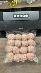 Вакууматор для їжі вологих та сухих продуктів м'яса овочів зелені вакуумний пакувальник вакуматор чорного кольору порт для зовнішнього вакуумування з 2 адаптерами комплект + плівка Silver Crest AM 579