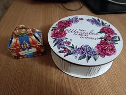 Набір шоколадних цукерок Унікальна цукерка в дерев'яному подарунковому боксі №126 "Будь щасливою кожну секунду" 0,28 кг цукерок (УЦН00126)