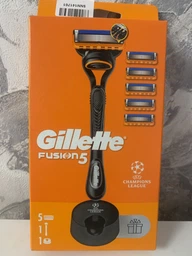 Станок для бритья мужской Gillette Fusion5 c 5 сменными картриджами + подставка (8700216356794) фото от покупателей 3
