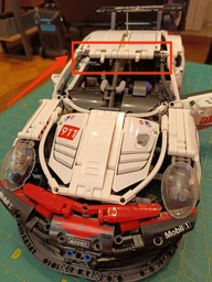 Конструктор автомобіля Porsche 911 RSR на 1580 деталей в масштабі 1:10 з двигуном, LED підсвіткою і пультом дистанційного управління фото від покупців 7
