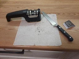 Точилка ручна кухонна Work Sharp Kitchen Pull Through Sharpener WSKTNPTS-I фото від покупців 4