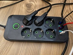 Удлинитель електрический USB Сетевой фильтр-тройник с предохранителем 6 розетками 4 USB, 1 Type C фото от покупателей 1