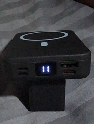 УМБ Павербанк 10000 mAh PD 22.5W Міні, Villini бездротова магнітна зарядка 15W Magsafe, швидка зарядка 3.0 PD, для айфона, телефона, роутера, вбудовані кабелі Lightning, Type-C , V-0017 фото від покупців 13