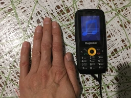 Захищений мобільний телефон RugGear RG150 3G IP68 Black фото від покупців 3