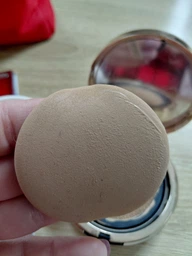 Профессиональный кушон с эффектом фотошопа DEBEAUS THE PRIME INTENSIVE ENERGENIC SPF50+/PA+++ с теплым подтоном №23, 15 г + 15 г (сменный блок)&nbsp;(30300003) фото от покупателей 3