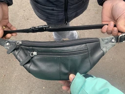 Поясна шкіряна сумка Visconti Bumbag Large Black (721 BLK) фото від покупців 1