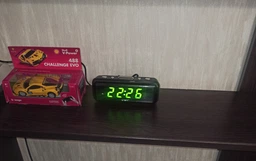 Цифровые настольные часы LED-экраном VST-738 будильник, питание 220V, можно использовать батарейки Черный