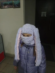 Балаклава в'язана ручної роботи з вушками зайця лілово-рожева