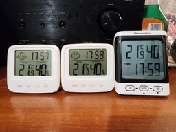 Комнатный термогигрометр с часами ThermoPro TP152