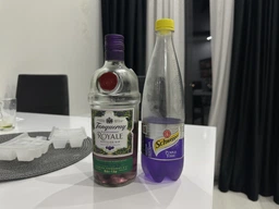 Алкогольный напиток на основе джина Tanqueray Blackcurrant Royale 0.7 л 41.3% (5000291025824) фото от покупателей 2