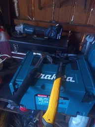 Молоток демонтажный DeWALT DEMO-CLAW цельнометаллический, вес головки 624 г, с прямым гвоздодером, общая длина 430 мм DWHT51008-0 фото от покупателей 4