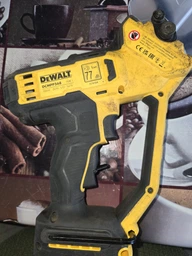 Аккумуляторные садовые ножницы-секатор DeWALT DCMPP568N без акб (DCMPP568N)