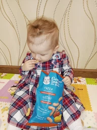 Кукурудзяні снеки Gerber з Полуницею та Бананом для дітей із 7 місяців 28 г (8445291463554) фото від покупців 2