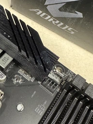 Материнська плата Gigabyte B560M Aorus Elite Gaming (LGA1200/DDR4/1xM.2 Gen4 x4/1xM.2 Gen3 x4)