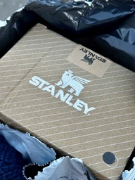 Чехол для термокружки Stanley Quencher сумка с карманом для телефона и с ремешком через плечо для бутылки для воды / термоса / термочашки Стэнли, серый (103479915)