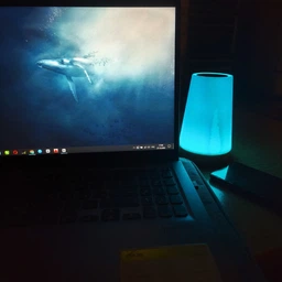Аккумуляторный ночник с USB зарядкой LED RGB лампа в спальню Villa Volance с пультом, смена 13 цветов, регулировка яркости белая + желтая фото от покупателей 1