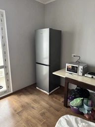 Холодильник Gorenje з нижн. мороз. камерою, 185х60х60см, 2 дв., Х- 207л, М- 93л, A++, NoFrost Plus, Fresh zone, Зовн. Диспл, сірий