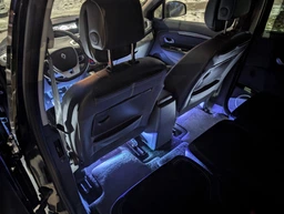 Автомобільна RGB підсвітка Bluetooth в салон автомобіля з мікрофоном для килимків + світломузика управління з телефону