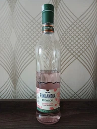 Алкогольный напиток Finlandia Botanical Wildberry & Rose Дикие ягоды и роза 0.7 л 30% (5099873020081)