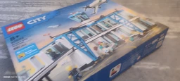 Конструктор LEGO CITY Аэропорт и самолет 887 элементов (60502)