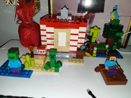 Конструктор Lego Minecraft Будинок з вибухівки в джунглях, 287 деталей 21275