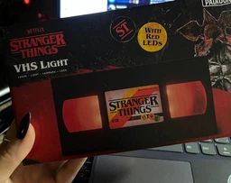 Лампа Paladone Stranger Things VHS Logo (5055964791308)