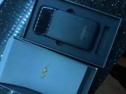 Повербанк 10000 mAh 22.5W powerbank Yoki MaxCap с LED-дисплеем и быстрой зарядкой PD/QC с кабелем Type-C портативная батарея павербанк для телефона apple айфона iphone самсунг samsung роутера планшета универсальный портативный пауэрбанк