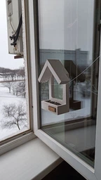 Годівничка для птахів на вікно House_for_birds "Балкон" біла фото від покупців 1