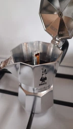 Кавоварка гейзерна Bialetti Moka Express (0.190 л – на 4 чашки) фото від покупців 9